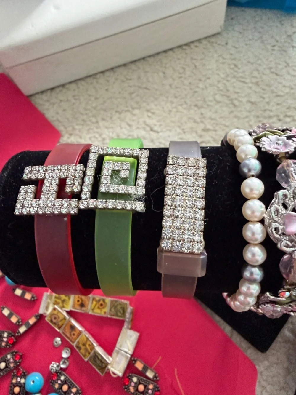 Lot/box Fashion Bracelets,bracelet/matching earrings & broken bracelet pieces - Picture 3 of 14